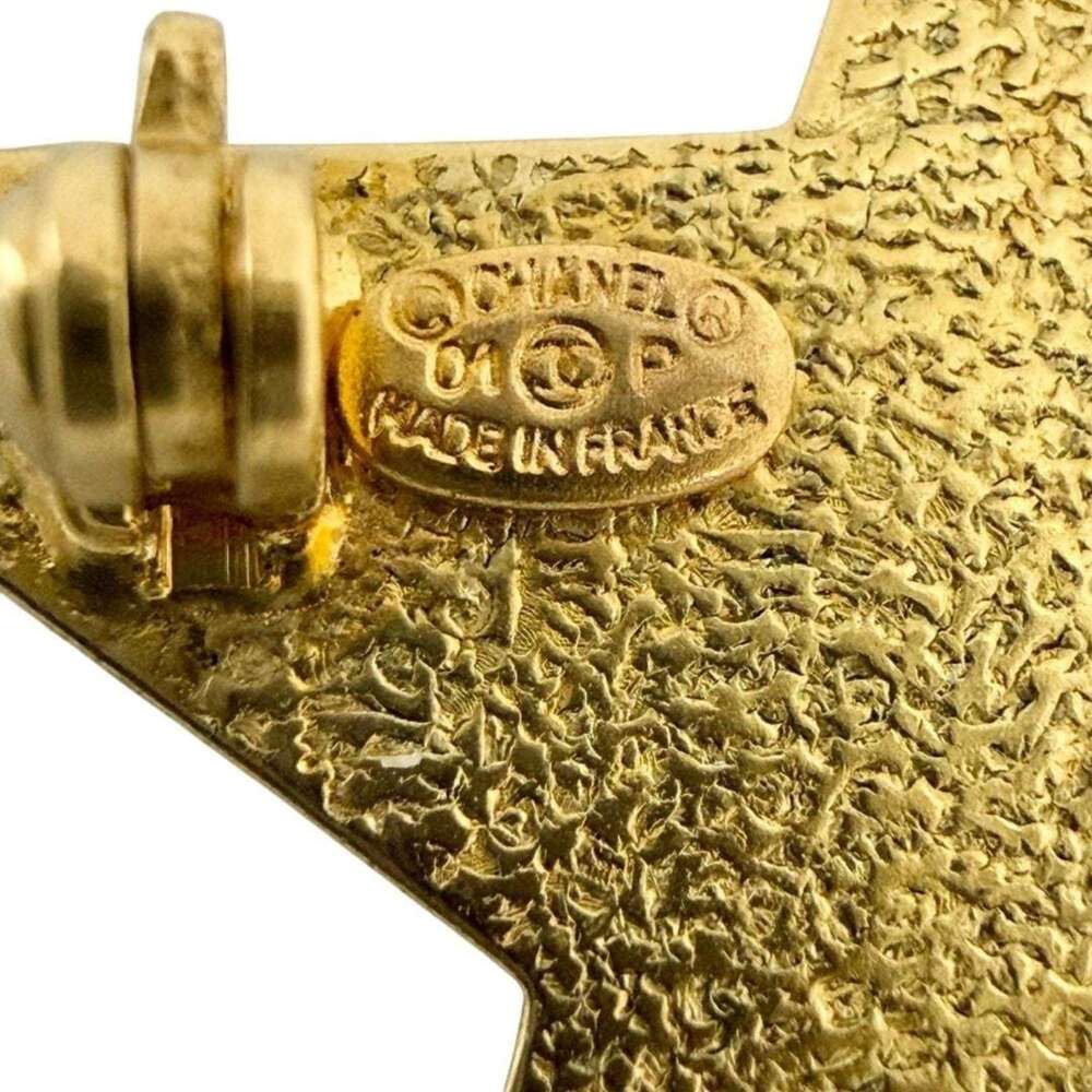 CHANEL Black Logo Brooch - Picture 7 of 10